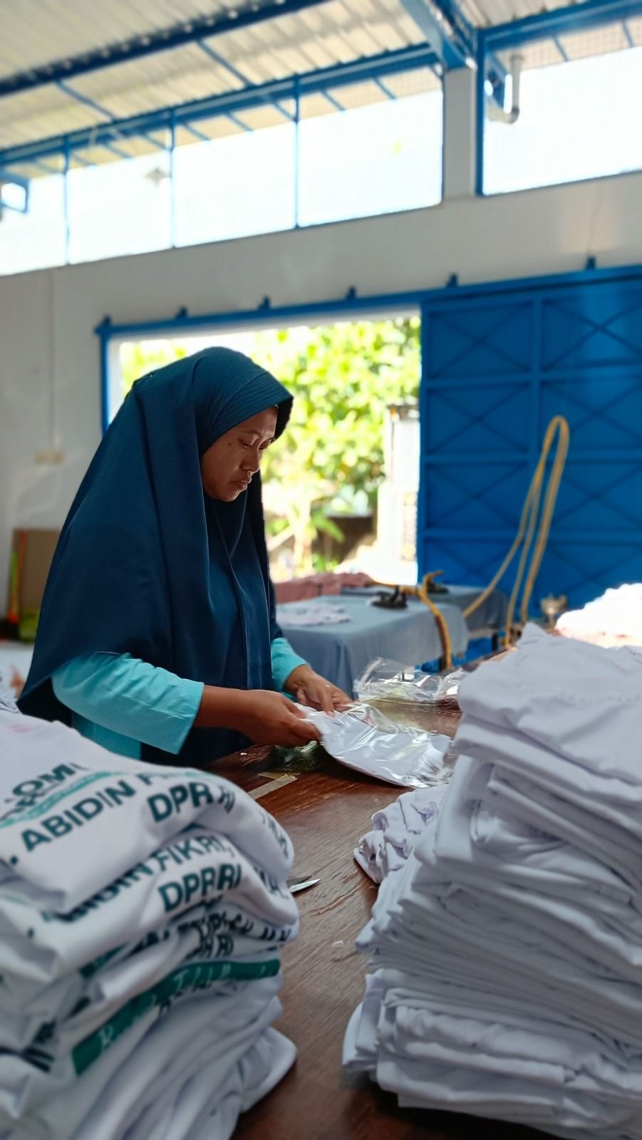 Quality control - sortir produk jadi